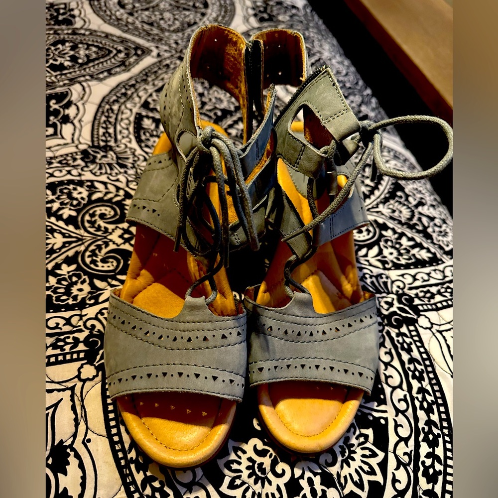 Earth Wedges- Size 10. 3 inch wedge.